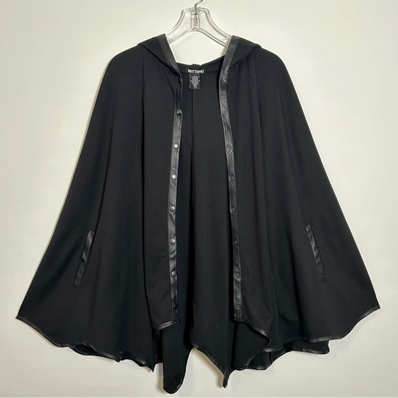 HOT TOPIC | RARE Hooded Bat Cape *EUC* - Picture 4 of 13